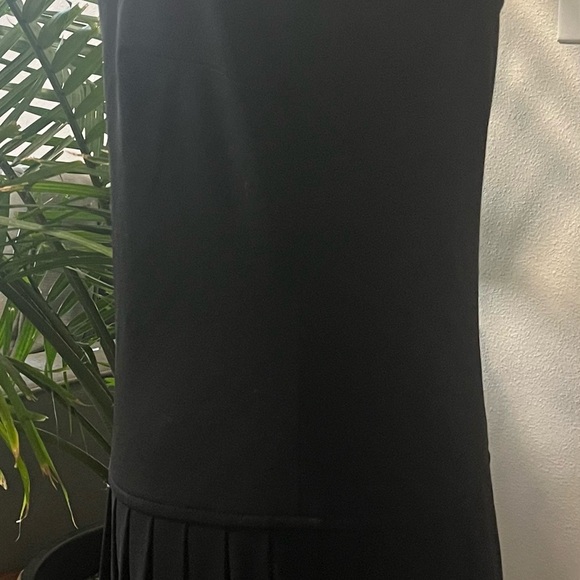 Pleated tennis dress - Picture 3 of 10